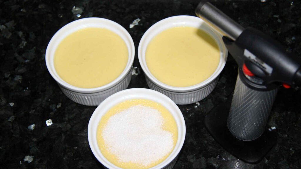Serve the Catalan mango cream