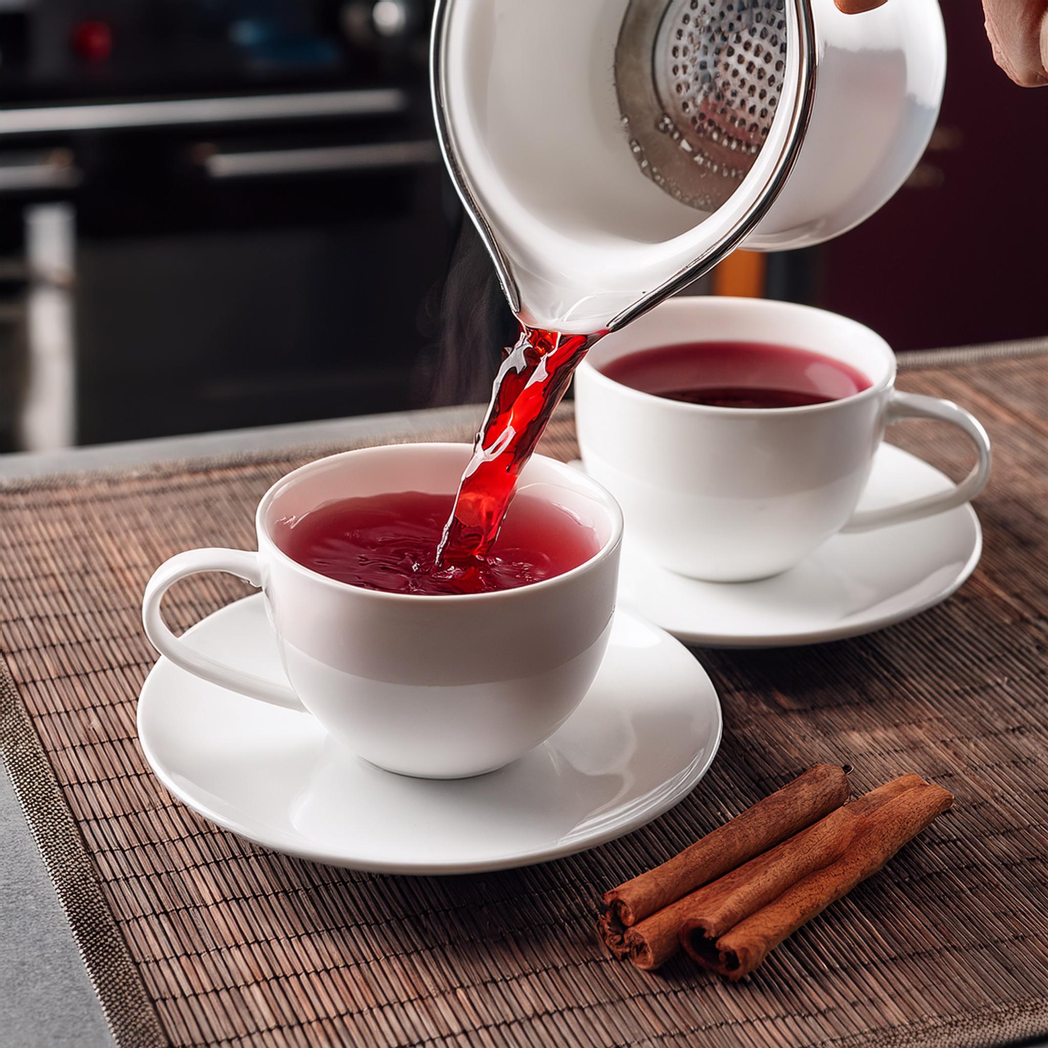 Hibiscus Tea with Cinnamon and Ginger